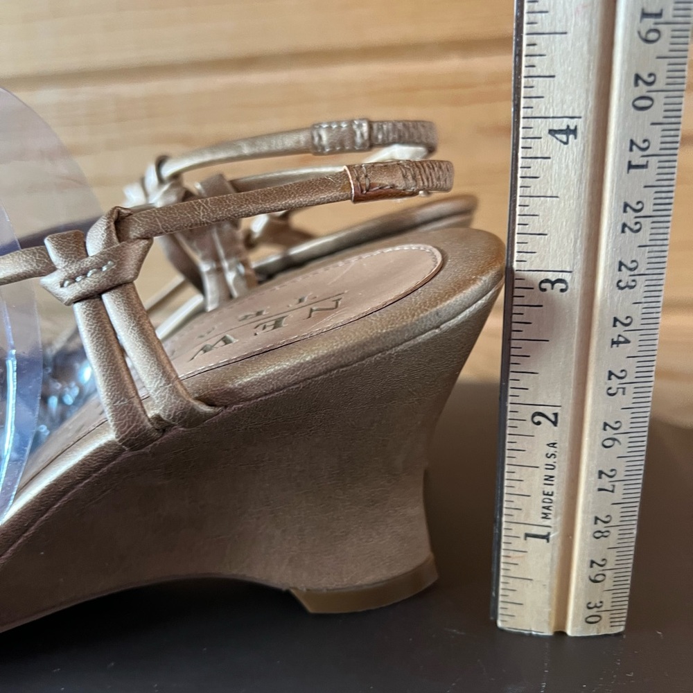 ☀️SUMMER☀️Cute gold sandal wedges 7.5 m - Picture 5 of 5
